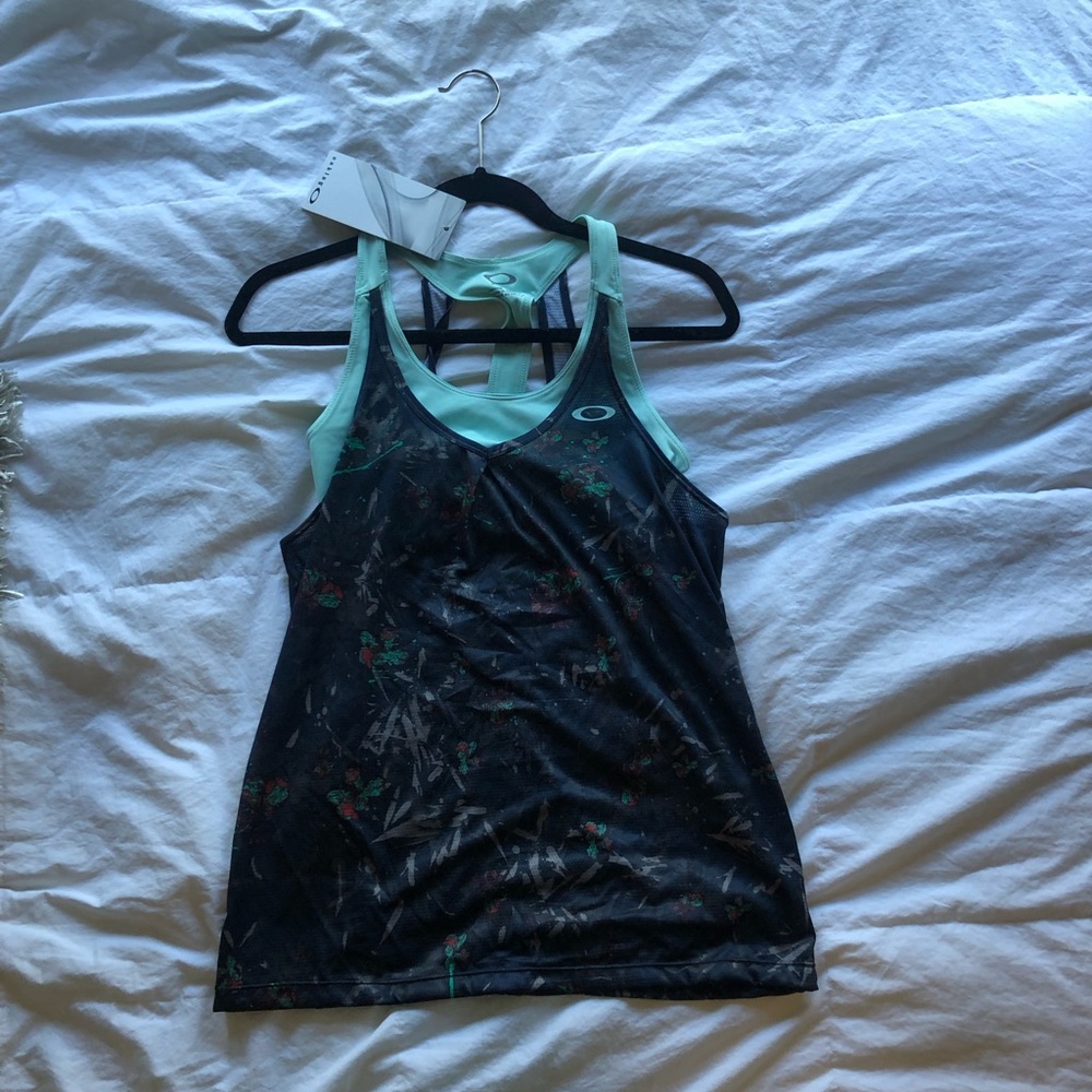 Oakley workout tank top